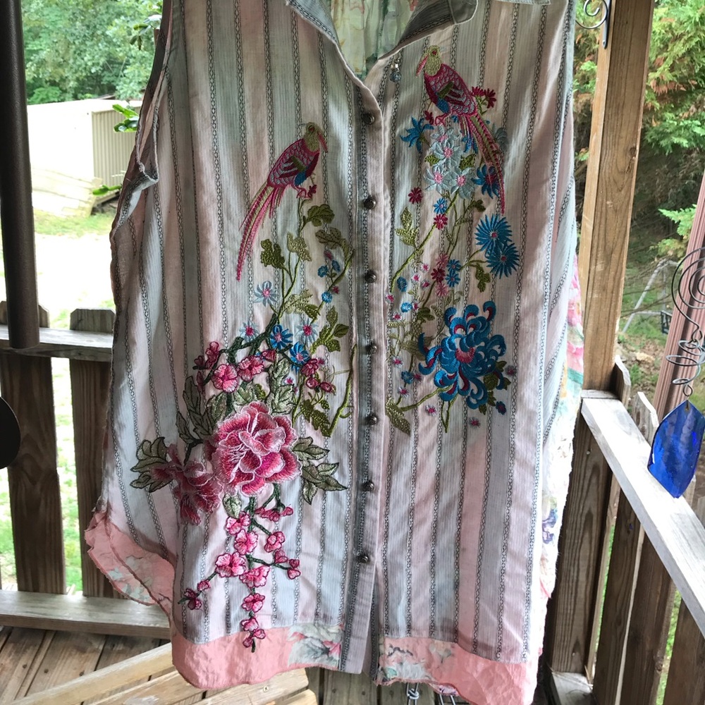 Aratta Silent Journey L embroidered sleeveless blouse in pastels.